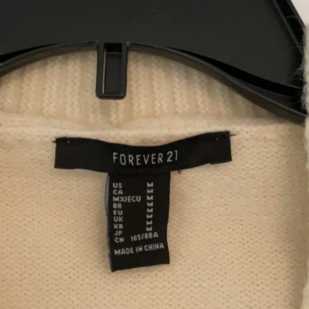 Adorable Forever 21 cardigan sweater - Picture 3 of 5